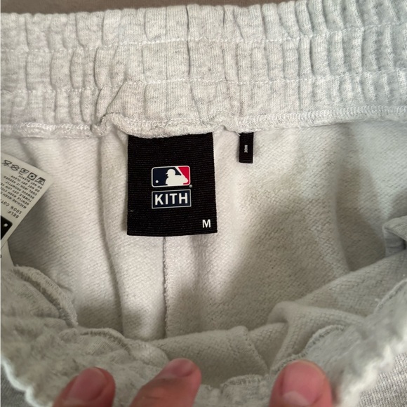 Kith x MLB x Yankees Sweat Pant (Grey) - Picture 5 of 6